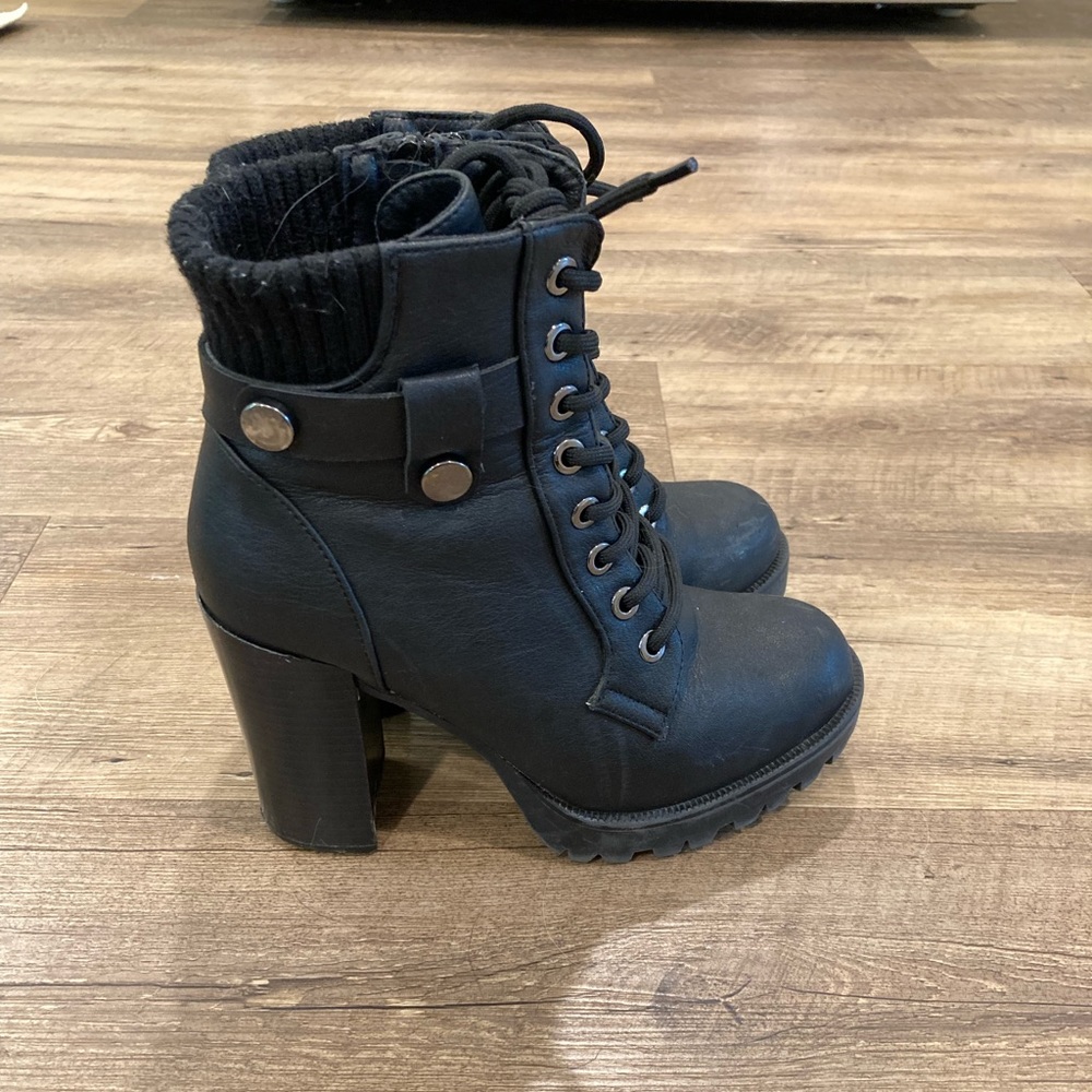 Dream Pairs Boots, Size 5.5 ~Excellent Condition